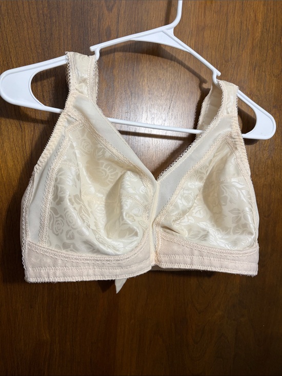 Playtex Other - Playtex Lace-Trim Wireless Bra in Cream 40C
